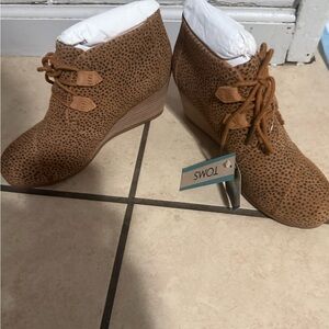 Toms Brown Leopard  print Ankle Booties